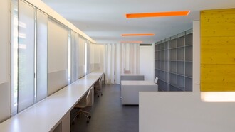 Oficina de ingeniería organizada para trabajar en equipo. Foto: David Cardelús