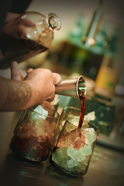 Tanto en Barcelona como en sus colaboraciones internacionales, sus propuestas buscan conectar al público con productos locales y conceptos auténticos, más allá de la moda o el espectáculo