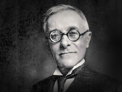 Tullio Levi-Civita fue un matemático italiano, famoso por su trabajo sobre cálculo tensorial. Era discípulo de Gregorio Ricci-Curbastro, el inventor del cálculo tensorial