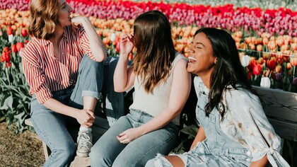 Poder ter com quem contar, com quem falar nesses momentos em que nada parece fazer mais sentido, traz a sensação de alívio, tira um peso das nossas costas e muitas vezes nos abre os olhos para o quanto somos privilegiados por ter essas pessoas ao nosso redor
