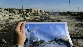 La calle principal de Villa Epecuén hace cuatro décadas y en la actualidad