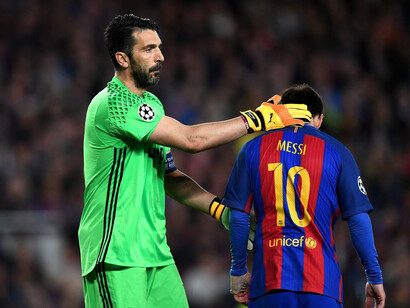 Buffon e Messi durante il recente match di Champions League