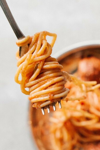 Una forchetta con degli spaghetti. L’amore dei cittadini americani per gli spaghetti con le polpette è infinito al punto da indurli a festeggiare ogni 9 marzo il National Meatball Day