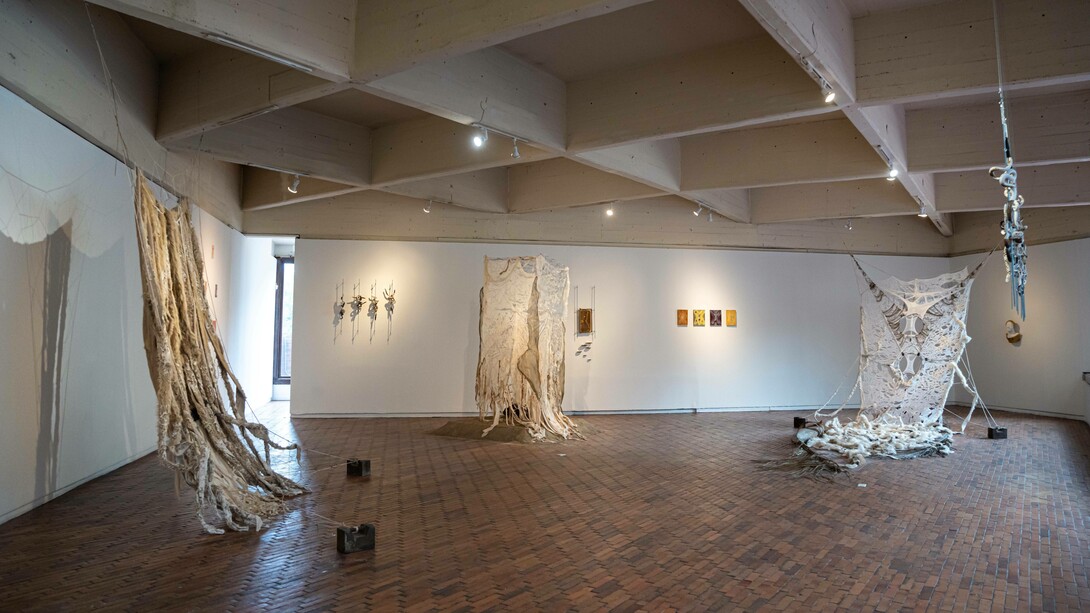 Ambra Castagnetti, Pánico efímero, vista de exhibición. Cortesía de MAMBO 