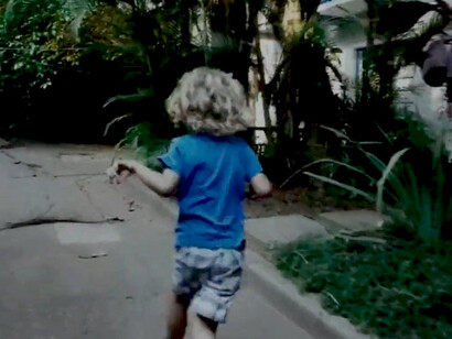 Filming inside the villa’s courtyard — the space became both the film’s setting and a symbol of community life threatened by real estate speculation