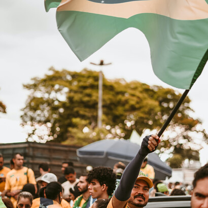 Em tempos recentes, podemos observar uma escalada nas críticas, que passaram a atribuir aos conservadores a responsabilidade pela onda de eventos violentos