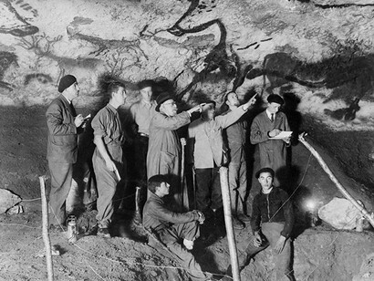 La grotte de Lascaux, Montignac-Lascaux. En septembre 1940, lors de la découverte de la grotte de Lascaux