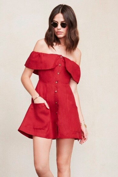 Vestido rojo de hombros descubiertos