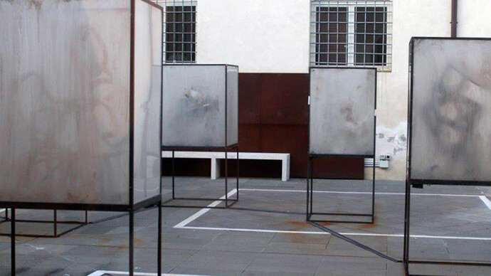 Ologrammi-gotici, Installazione-di-Sàndor-Vály