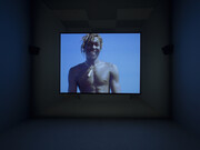 Vue d’installation, Steve McQueen, Ashes, 2014-15, 56. Esposizione Internazionale d’Arte - la Biennale di Venezia, 2015.
Crédit photo : Roberto Marosi
Installation view, Steve McQueen, Ashes , 2014-15, Installation at the 56. Esposizione Internazionale d’Arte - la Biennale di
Venezia, 2015. Photo credit: Roberto Marosi