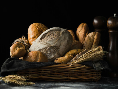Con la industrialización, la harina se refinó eliminando el germen y el salvado, lo que redujo significativamente el valor nutricional del pan