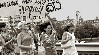 Donne che manifestano per una giusta causa