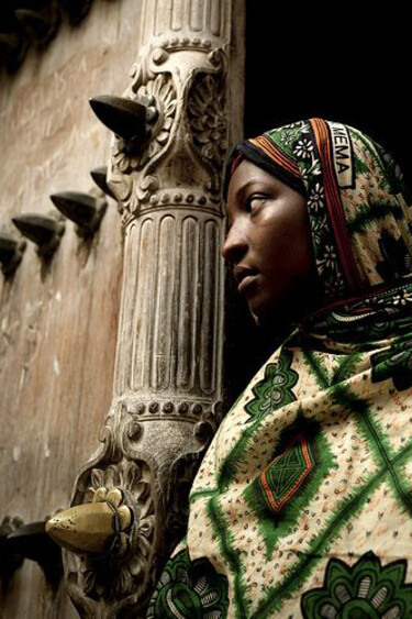 Giovane donna a Zanzibar