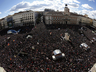 Concentración multitudinaria en la Puerta del Sol de Madrid