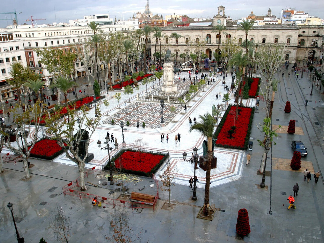 La Plaza Nueva de Sevilla se prepara para recibir una nueva edición de la Feria del Libro