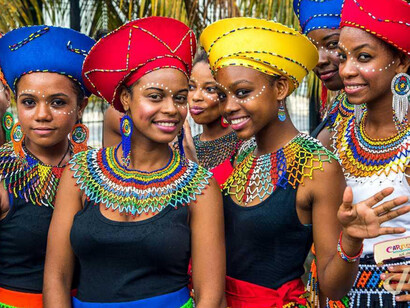 Ragazze di Mahé al mercato locale di Victoria, Seychelles