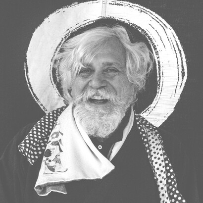 Quella sorta di aureola ricorda che Picchi è stato in scena con Maria Cassi in “Diavolacci, Città e Giardini Paradiso”