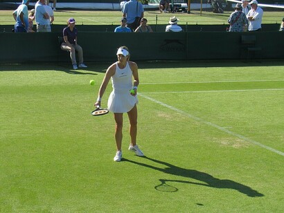 A Wimbledon si gioca in bianco, nel tempio del tennis internazionale si scende in campo solo se vestiti di bianco e tutti i grandi sponsor tecnici devono adeguarsi