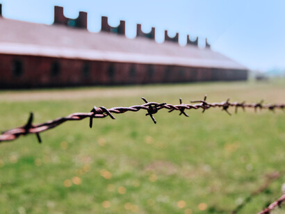 Aparece la amenaza de los registros domiciliarios que son de gran violencia si le consiguen comida o cualquier cosa que consideren de valor