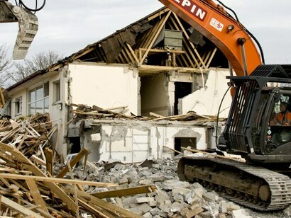 Distruzione di immobili abusivi