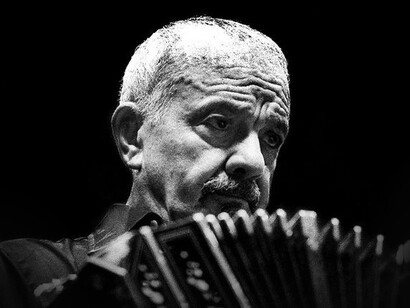 Las obras de Ástor Piazzolla revolucionaron el tango tradicional en un nuevo estilo denominado nuevo tango o tango de vanguardia, incorporando elementos del jazz y la música clásica