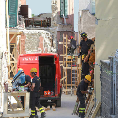 Il sisma ha riacceso l’attenzione sulla necessità di una rigorosa valutazione del rischio sismico anche in aree classificate a pericolosità moderata, in relazione alla vulnerabilità strutturale e all’esposizione antropica