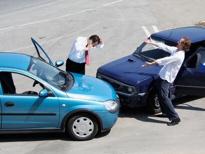 Todo conductor de automóvil dispone de un medio que le permite dejar aflorar legalmente su violencia