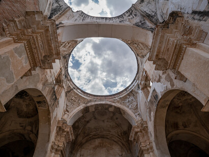A ruined section of the Catedral Primada de Santiago de los Caballeros, Antigua, Guatemala. Photo Willy Castellanos