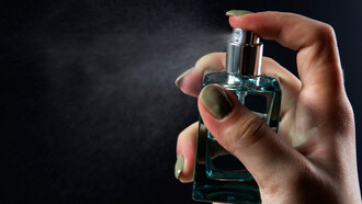 Perfume. É a personalidade de uma marca transmitida pelo cheiro, muito comum sentirmos certos cheiros e lembrarmos de locais