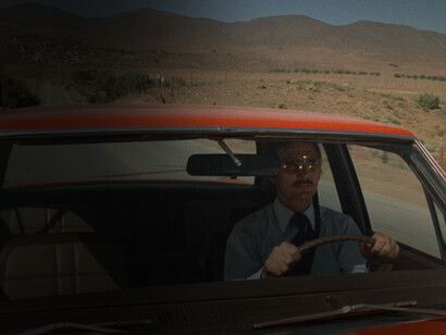 Duel, pellicola di Steven Spielberg, (1971). David Mann (Dennis Weaver) è il protagonista della pellicola, un uomo che per motivi di lavoro è sovente costretto a lunghi spostamenti in auto