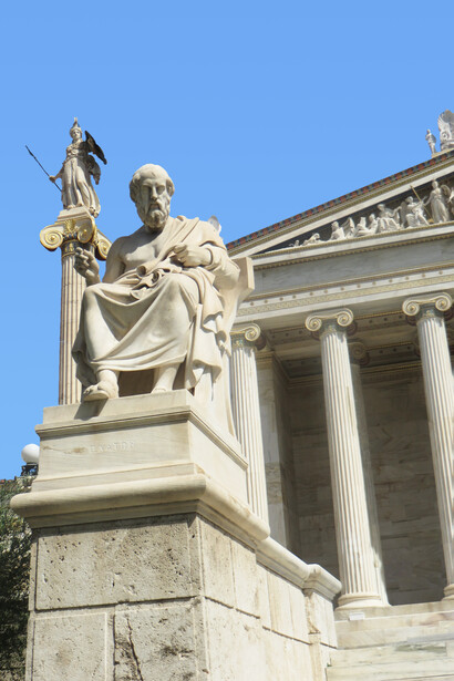 Estatua de Platón, discípulo de Sócrates. Obra de Leonidas Drosis, Academia de Atenas, Atenas, Grecia