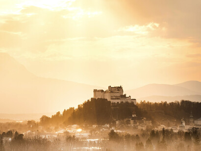 Edificación medieval en una colina de Salzburgo en Austria 