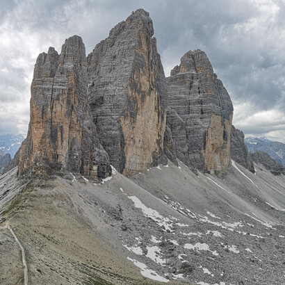 Il tempo mite di quella primavera invitava più che mai a godere della bellezza delle montagne