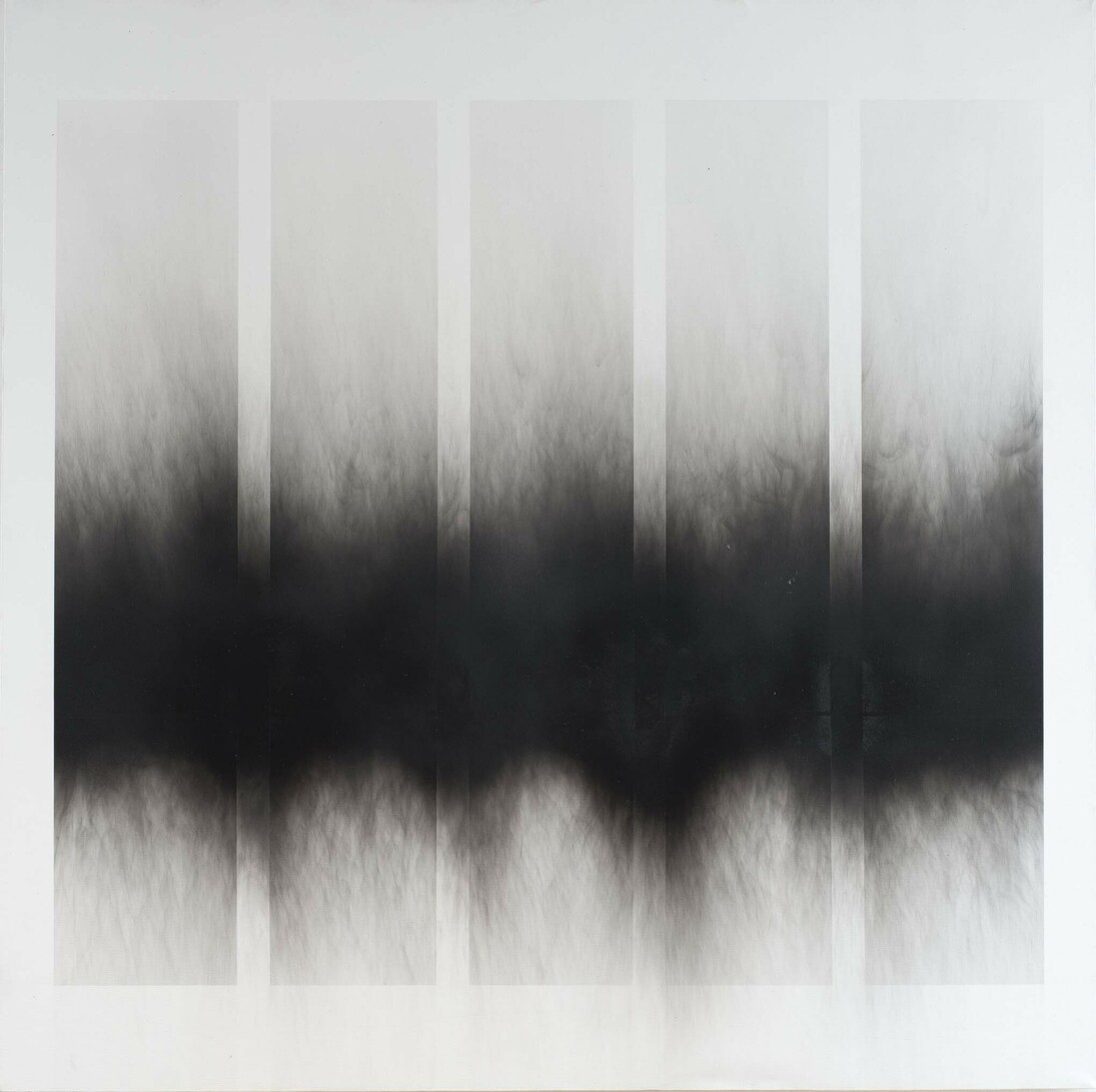 Alessandro Cannistrà, oggetto di pensiero, 2015, fumo su tela, 100 x 100 cm