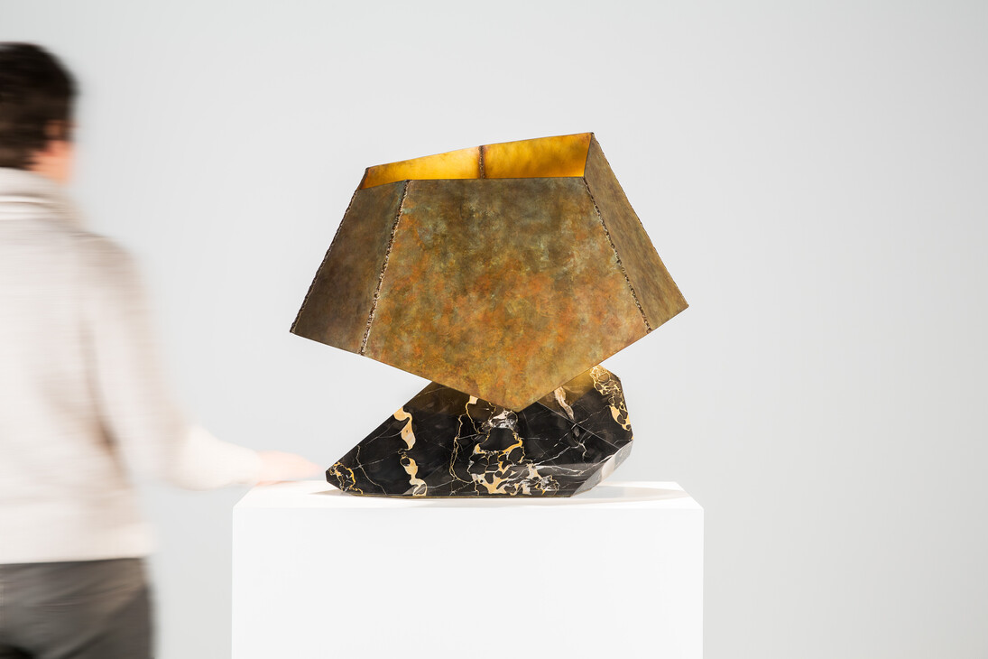 Giacomo Ravagli, Barometro
2015
Rosso Levanto Marble, Brass and Leds
H60 L70 W30 CM / H23.6 L27.2 W11.8 IN
Limited edition of 8 + 4 AP