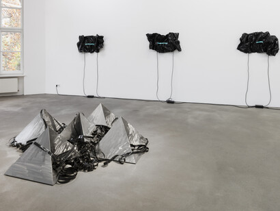 Gretchen Bender, Political entertainment, exhibition view. Courtesy of Sprüth Magers