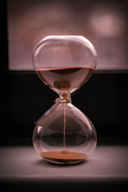 Sí, por un tiempo va a dolerte tanto, 
en los ojos, el pecho, la garganta… 
tal como duele lo que desencanta, 
¡no imaginará, la gente, cuánto!