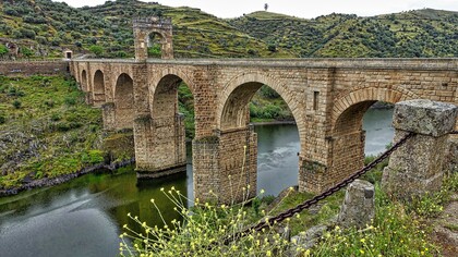 Ponte Romana de Alcântara, sobre o rio Tejo, perto da actual fronteira portuguesa