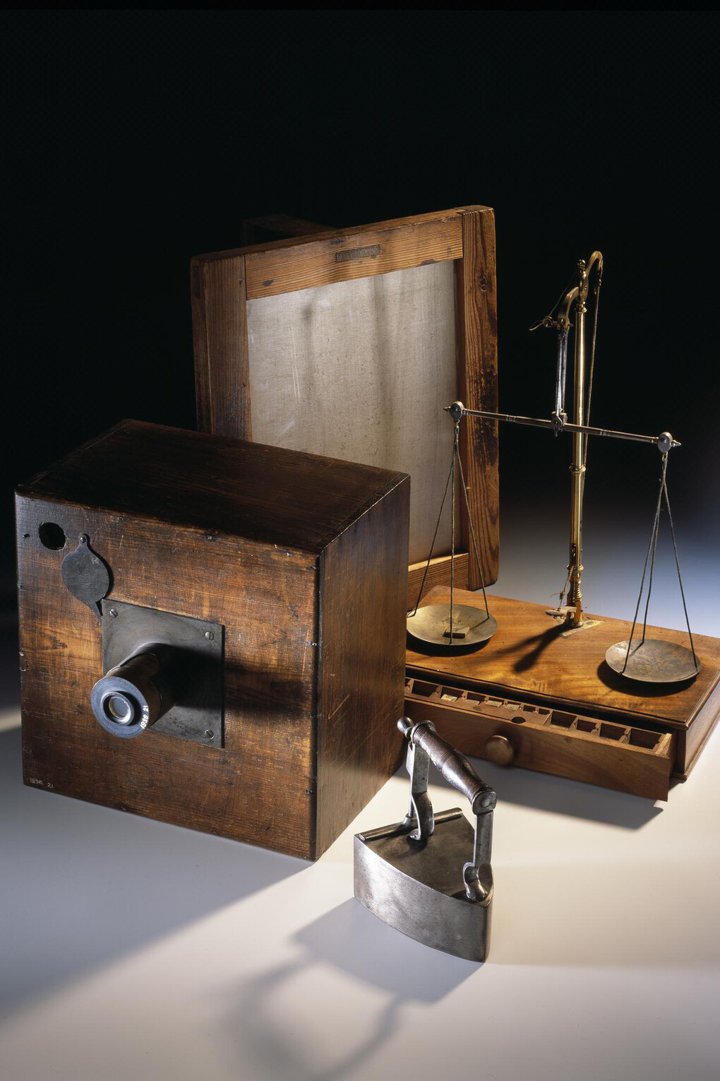 Talbot’s calotype photography equipment, c.1840: camera, printing frame, small domestic iron and chemical balance © National Museums Scotland