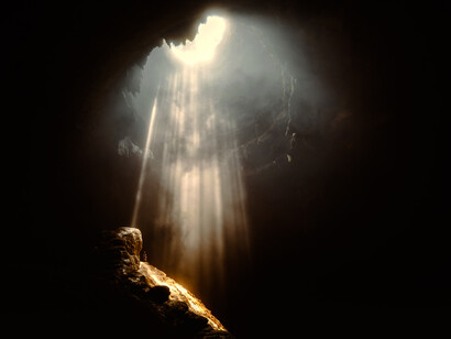 Mito della caverna, Platone. Butler ha effettuato goliardate? No, ha svolto esperimenti sociologici e, alla luce di quanto ha fatto e descritto qui sopra, si può a giusto titolo affermare che Platone 2.500 anni fa ha descritto la società di oggi