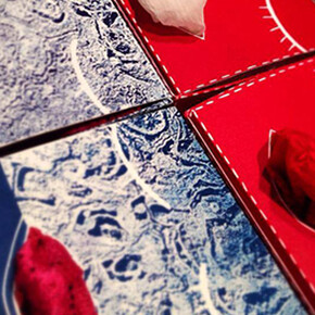 Scatoline osé, progetto di Valentina Sacripante per le MagnificheEditrici, stampa da linoleum, cianotipia e kallitipia