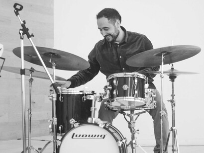 "Unicornios Violeta" es el tercer álbum de Pablo Loaiza