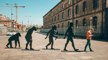 Evolución del ser humano: cuando el hombre moderno sale de África, se encuentra con las otras especies humanas que ya habitaban Eurasia