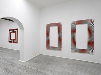 Philippe Decrauzat, Teatro anatomico, vista della mostra. Per gentile concessione della Galleria Poggiali 