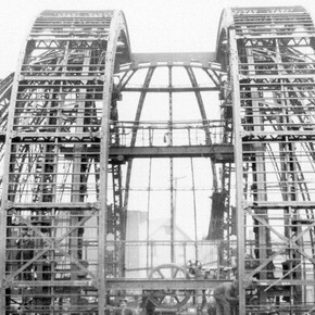 Test assembly of the rotating dome at Warner and Swasey’s factory. It arrived in Victoria on eight railway cars on March 22, 1916. Photo: National Research Council Canada