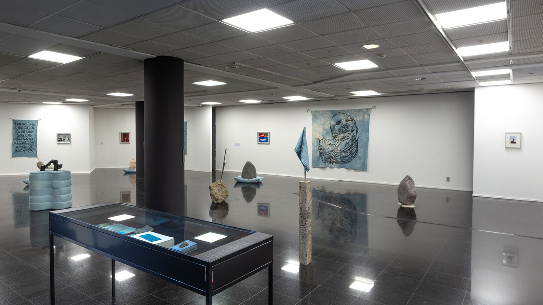 Nicolás Astorga, Mi niño de piedra, vista de exhibición. Cortesía del Museo de la Memoria y los Derechos Humanos