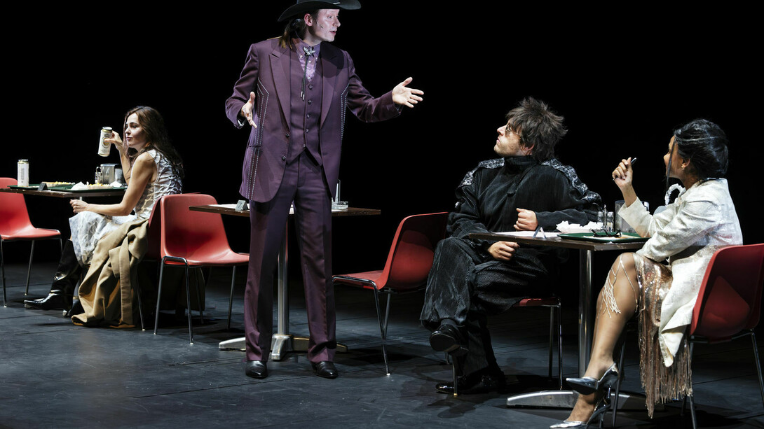 Glaube, Geld, Krieg und Liebe. Mit freundlicher genehmigung des Schaubühne am Lehniner Platz