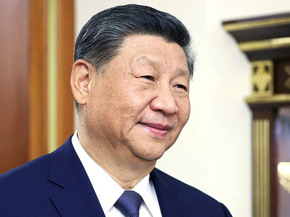 El presidente de China, Xi Jinping, observa cómo las restricciones comerciales de Trump afectan la relación bilateral, mientras busca reforzar su influencia global