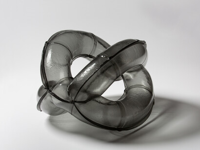 Matthew Szösz, untitled (inflatable) no. 89g, 2019, fused and inflated glass 12x16x14 inches. Courtesy of Heller Gallery, New York