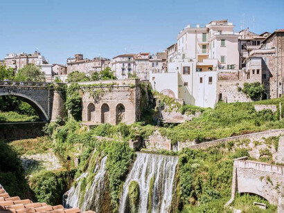 Edificaciones de la antigua Villa Gregoriana en Tívoli, Italia